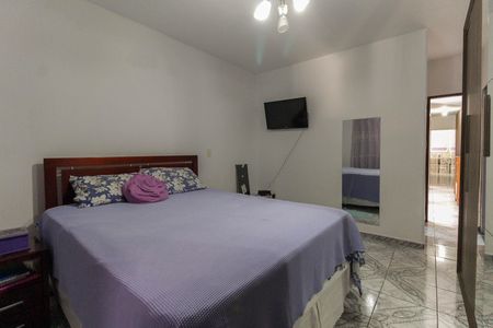 Casa à venda com 70m², 2 quartos e 2 vagas Casa à venda com 70m², 2 quartos e 2 vagasSuíte