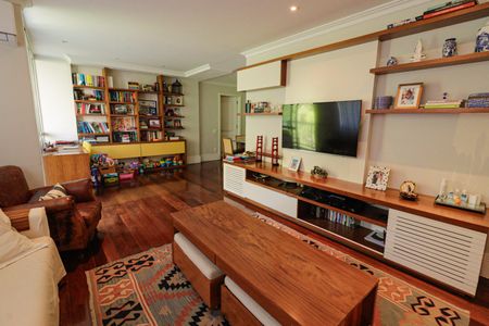 Apartamento para alugar com 150m², 5 quartos e 2 vagas Apartamento para alugar com 150m², 5 quartos e 2 vagasSala