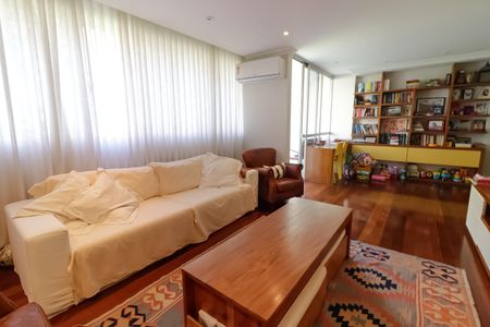 Apartamento para alugar com 150m², 5 quartos e 2 vagas Apartamento para alugar com 150m², 5 quartos e 2 vagasSala