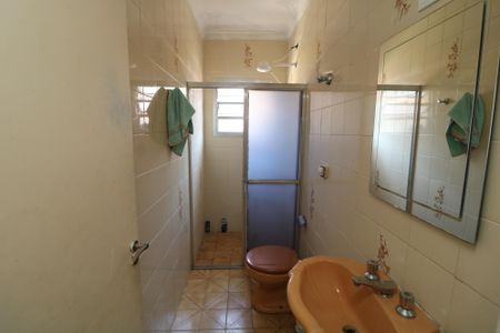 Casa à venda com 341m², 3 quartos e 2 vagasBanheiro