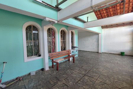 Casa à venda com 144m², 3 quartos e 3 vagas Casa à venda com 144m², 3 quartos e 3 vagasQuintal - Garagem