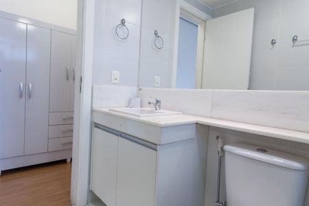 Apartamento à venda com 77m², 2 quartos e 2 vagas Apartamento à venda com 77m², 2 quartos e 2 vagasBanheiro da Suíte 2