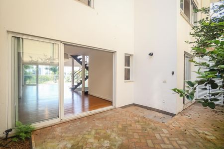 Casa de condomínio à venda com 350m², 3 quartos e 3 vagasParte de tras da Casa