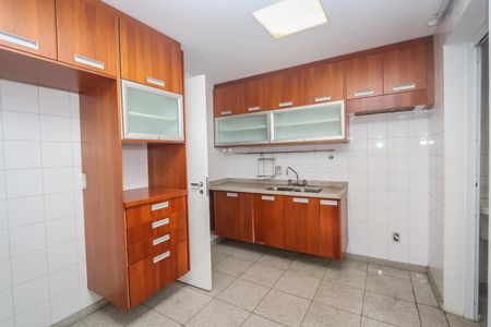 Casa de condomínio à venda com 350m², 3 quartos e 3 vagasCozinha