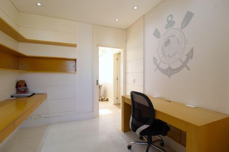 Apartamento à venda com 234m², 3 quartos e 4 vagasEscritório