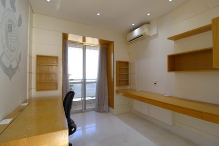 Apartamento à venda com 234m², 3 quartos e 4 vagasEscritório