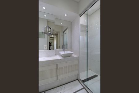 Apartamento à venda com 234m², 3 quartos e 4 vagasBanheiro da Suíte 2