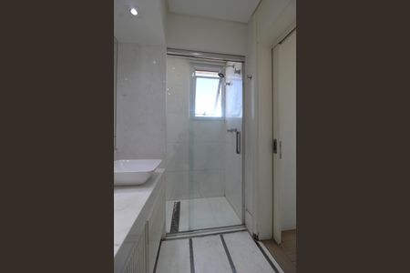 Apartamento à venda com 234m², 3 quartos e 4 vagasBanheiro da Suíte 2