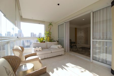 Apartamento à venda com 234m², 3 quartos e 4 vagasVaranda