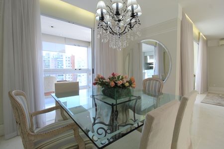 Apartamento à venda com 234m², 3 quartos e 4 vagasSala