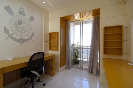 Apartamento à venda com 234m², 3 quartos e 4 vagasEscritório