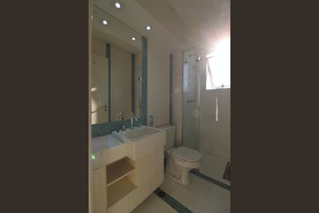 Apartamento à venda com 234m², 3 quartos e 4 vagasBanheiro da Suíte 1