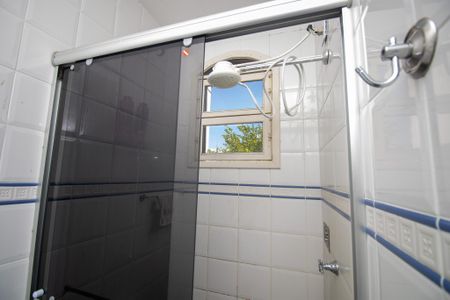 Casa de condomínio à venda com 240m², 3 quartos e 3 vagas Casa de condomínio à venda com 240m², 3 quartos e 3 vagasBanheiro Suíte 2