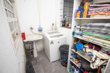 Casa de condomínio à venda com 240m², 3 quartos e 3 vagas Casa de condomínio à venda com 240m², 3 quartos e 3 vagasÁrea de Serviço