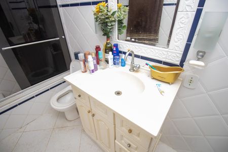 Casa de condomínio à venda com 240m², 3 quartos e 3 vagas Casa de condomínio à venda com 240m², 3 quartos e 3 vagasBanheiro Suíte 1