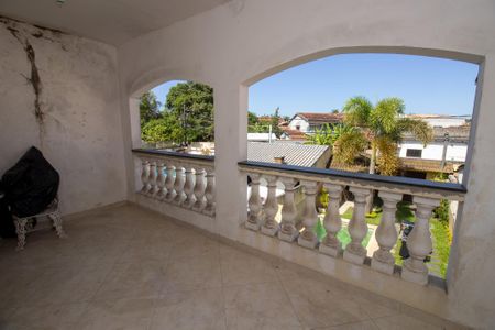 Casa de condomínio à venda com 240m², 3 quartos e 3 vagas Casa de condomínio à venda com 240m², 3 quartos e 3 vagasVaranda