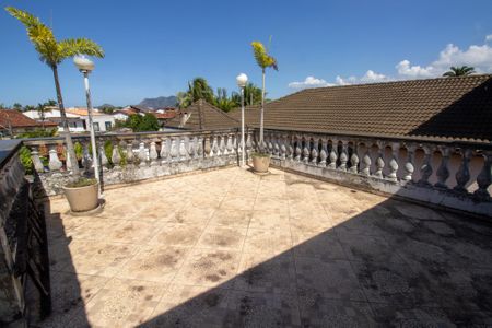 Casa de condomínio à venda com 240m², 3 quartos e 3 vagas Casa de condomínio à venda com 240m², 3 quartos e 3 vagasTerraço
