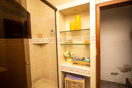 Casa de condomínio à venda com 240m², 3 quartos e 3 vagas Casa de condomínio à venda com 240m², 3 quartos e 3 vagasBanheiro social 2