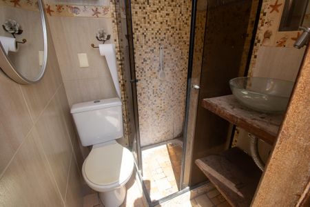 Casa de condomínio à venda com 240m², 3 quartos e 3 vagas Casa de condomínio à venda com 240m², 3 quartos e 3 vagasBanheiro social 1