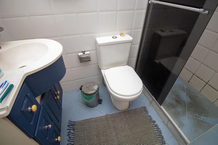 Casa de condomínio à venda com 240m², 3 quartos e 3 vagas Casa de condomínio à venda com 240m², 3 quartos e 3 vagasBanheiro Suíte 2