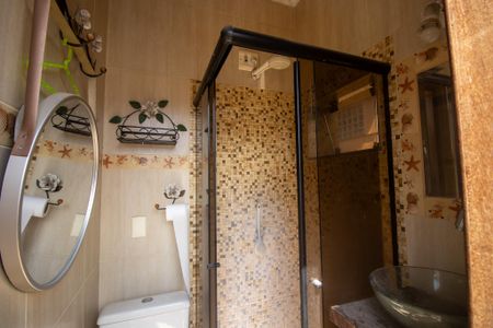 Casa de condomínio à venda com 240m², 3 quartos e 3 vagas Casa de condomínio à venda com 240m², 3 quartos e 3 vagasBanheiro social 1