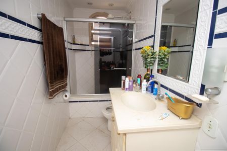 Casa de condomínio à venda com 240m², 3 quartos e 3 vagas Casa de condomínio à venda com 240m², 3 quartos e 3 vagasBanheiro Suíte 1