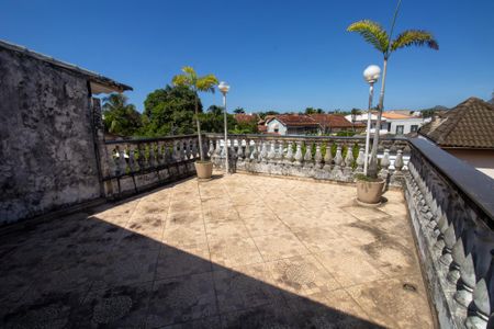 Casa de condomínio à venda com 240m², 3 quartos e 3 vagas Casa de condomínio à venda com 240m², 3 quartos e 3 vagasTerraço