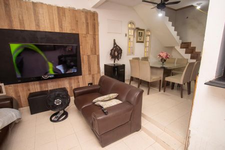 Casa de condomínio à venda com 240m², 3 quartos e 3 vagas Casa de condomínio à venda com 240m², 3 quartos e 3 vagasSala