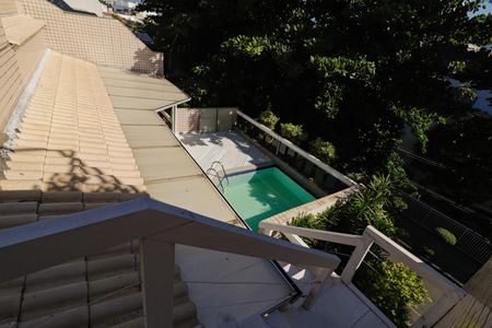 Apartamento à venda com 322m², 4 quartos e 2 vagasEscada