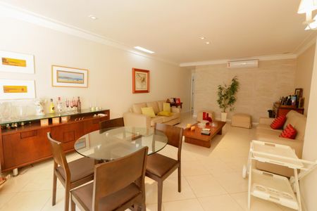 Apartamento à venda com 322m², 4 quartos e 2 vagasSala