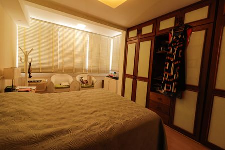 Apartamento à venda com 322m², 4 quartos e 2 vagasQuarto 2