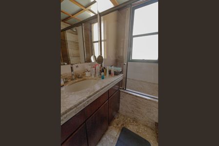 Apartamento à venda com 322m², 4 quartos e 2 vagasBanheiro 1