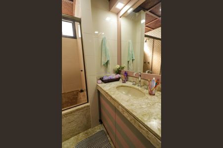 Apartamento à venda com 322m², 4 quartos e 2 vagasBanheiro 2