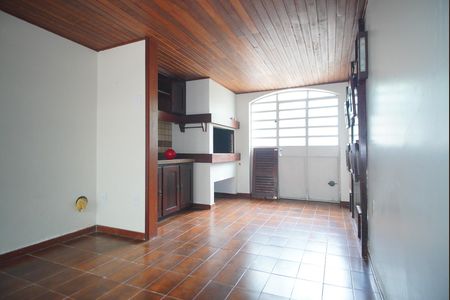Casa à venda com 398m², 4 quartos e 6 vagasChurrasqueira
