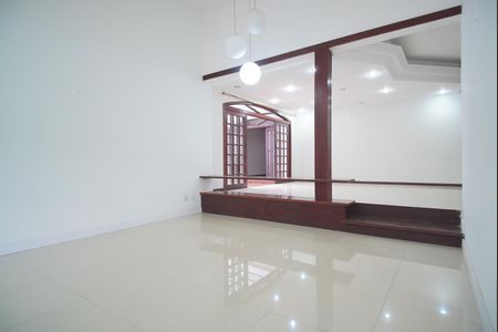 Casa à venda com 398m², 4 quartos e 6 vagasSala 1