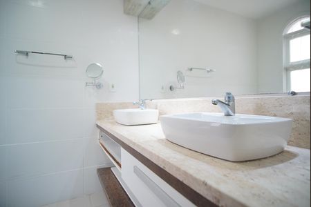 Casa à venda com 398m², 4 quartos e 6 vagasBanheiro da Suíte