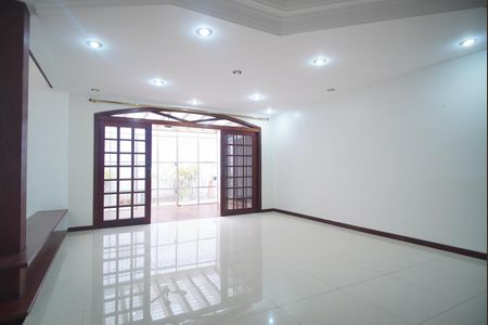 Casa à venda com 398m², 4 quartos e 6 vagasSala 2