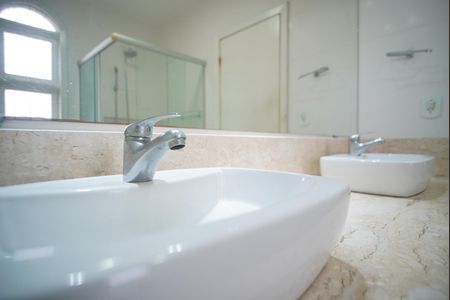 Casa à venda com 398m², 4 quartos e 6 vagasBanheiro da Suíte 