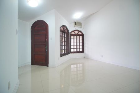 Casa à venda com 398m², 4 quartos e 6 vagasSala 1