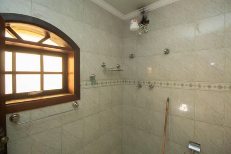 Casa para alugar com 510m², 5 quartos e 6 vagasBanheiro da Suíte 2