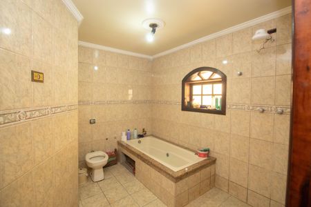 Casa para alugar com 510m², 5 quartos e 6 vagasBanheiro da Suíte 1