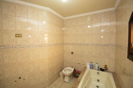 Casa para alugar com 510m², 5 quartos e 6 vagasBanheiro da Suíte 1