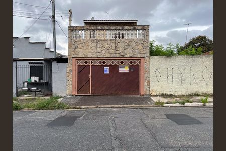 Casa à venda com 227m², 3 quartos e 2 vagasFachada