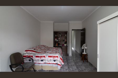 Casa à venda com 227m², 3 quartos e 2 vagasSuíte