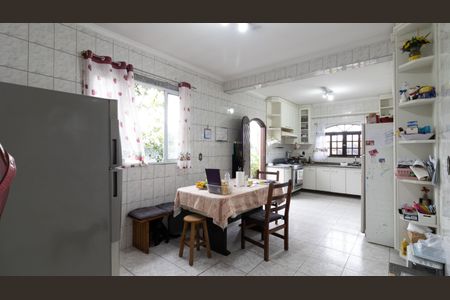 Casa à venda com 227m², 3 quartos e 2 vagasCozinha