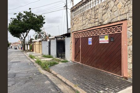 Casa à venda com 227m², 3 quartos e 2 vagasFachada e Plaquinha