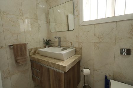 Casa à venda com 235m², 3 quartos e 2 vagasBanheiro 1