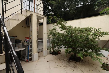 Casa à venda com 235m², 3 quartos e 2 vagasQuintal