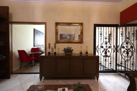 Casa à venda com 235m², 3 quartos e 2 vagasSala 1 