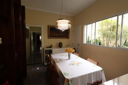 Casa à venda com 235m², 3 quartos e 2 vagasSala de Jantar